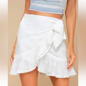 WINWARD WHITE LACE WRAP SKIRT
THE FIFTH LABEL - Size S 🎀